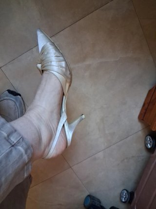 Zapatos de fiesta y bolso de mano
