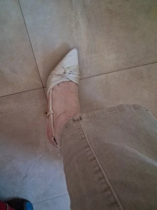 Zapatos de fiesta y bolso de mano