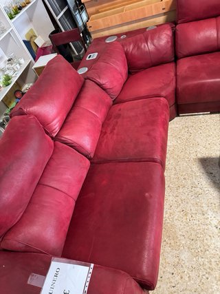 Sofá esquinero rojo de piel