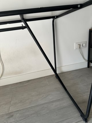 Mesa Ikea blanca y negra