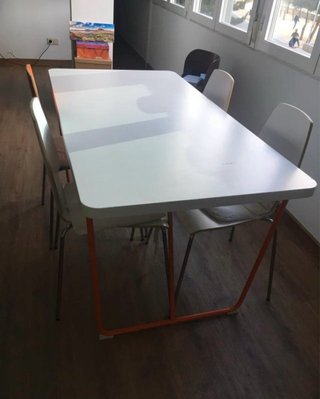Mesa Ikea blanca y negra