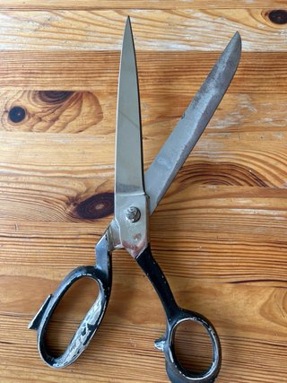 Tijeras de sastre profesionales Tres claveles.