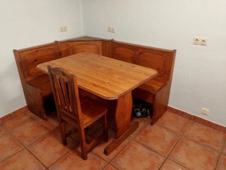 Rinconera. Conjunto mesa, banco esquinero y silla