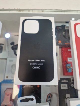 Fundas silicona iphone 15 pro max.  Precio/U