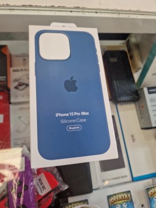 Fundas silicona iphone 15 pro max.  Precio/U