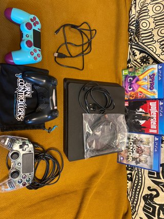 Pacchetto PS4 con 3 giochi