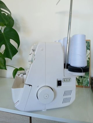 Recubridora/ remalladora - overlock Necchi 704 DEX