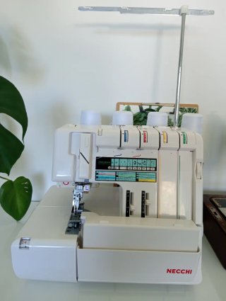 Recubridora/ remalladora - overlock Necchi 704 DEX