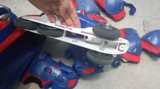 Patines ajustables talla 28-30 + protecciones