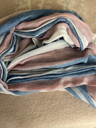 Vestitino azzurro con foulard a righe