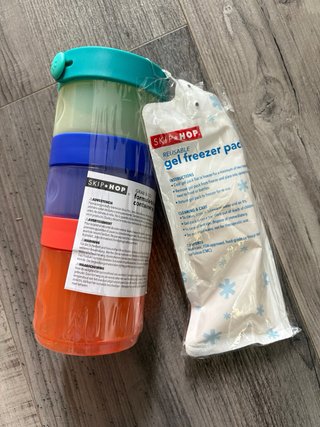 Bolsa Porta Pañales SKIP HOP para carrito bebé.