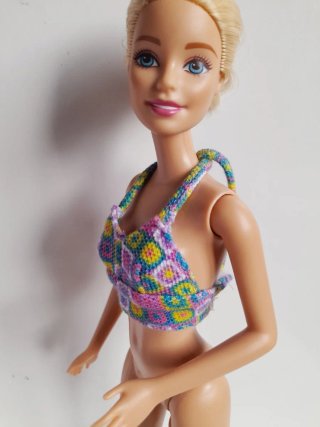 top Barbie modello halter ad uncinetto
