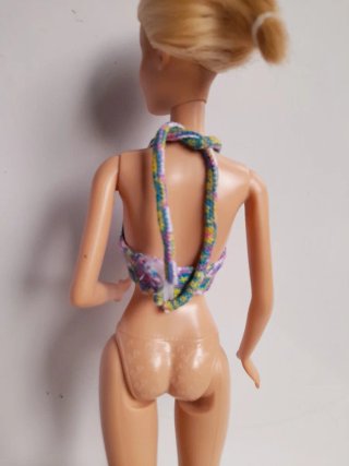 top Barbie modello halter ad uncinetto