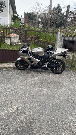Kawasaki Ninja 636 Sportbike Plata/Dorado