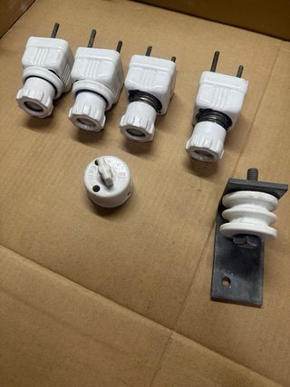 Portafusibles y llave porcelana antiguos