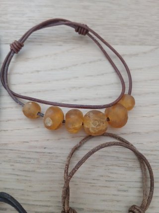 Lote collar y pulseras de cristal