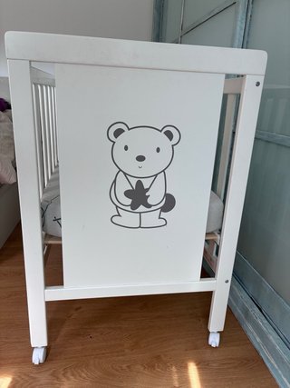 Cuna de bebé blanca
