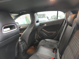 Mercedes-Benz Clase GLA 220 d AMG 9TRONIC