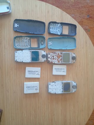 Telefoni Nokia 3310 (x2) e 3410