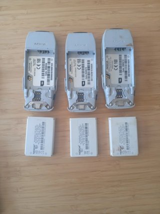 Telefoni Nokia 3310 (x2) e 3410