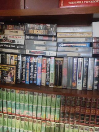 Libros de historia, medicina, y videos