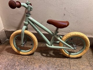 Bicicleta sin pedales Little Dutch verde