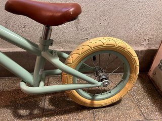 Bicicleta sin pedales Little Dutch verde