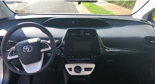 Toyota Prius hibrido. 2018. 150.000 km. 4.5 l/100