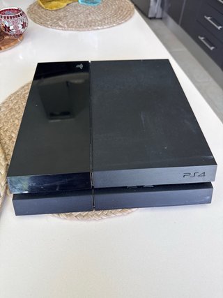 PS4 (PlayStation 4) con 2 controller