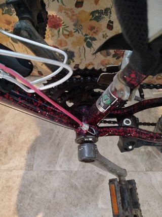 Bicicleta de montaña de color azul y otra roja 70€