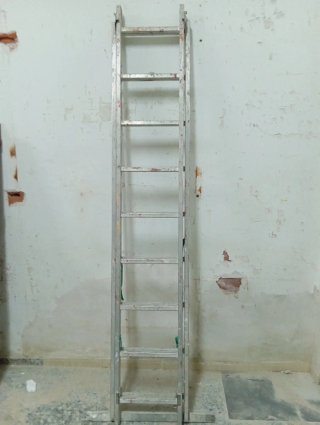 Escalera aluminio 9 peldaños ,plegable de 2 tramos