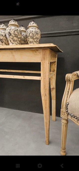 Consola de madera antigua
