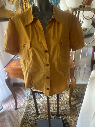 Blusa manga corta Porque? color mostaza