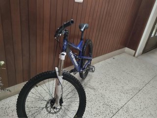 Bici a Doppia Sospensione Enduro