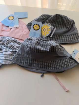 Gorritos de bebé con protección solar UV