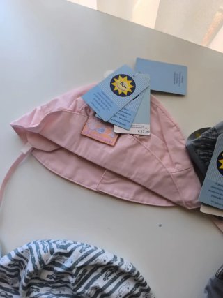 Gorritos de bebé con protección solar UV