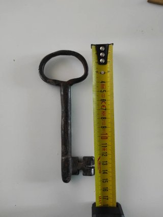 Llave antigua de metal
