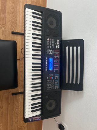 Piano 61 teclas con banco sin uso