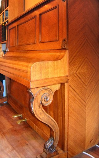 Piano Vertical Weber Marfil y Ébano. Palo Santo.