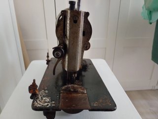 Máquina de coser Wertheim antigua