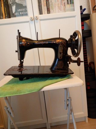 Máquina de coser Wertheim antigua