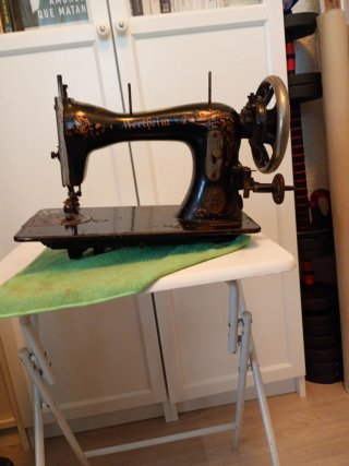 Máquina de coser Wertheim antigua
