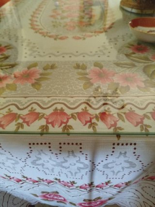 Mesa de comedor de cristal y madera