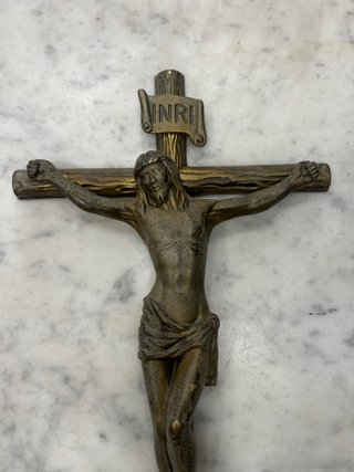 Crucifijo antiguo de pared en bronce macizo