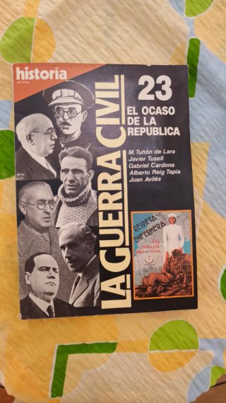 Lote de revistas y libretos antiguos de Cambio 16