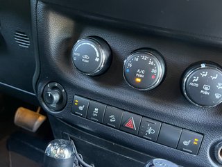 Jeep Wrangler 2.2 CRD Sahara 8ATX E6D