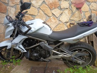 Kawasaki ER6N Blanca