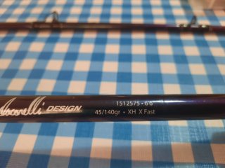 Caña Casting Abu Garcia más señuelos swimbait's