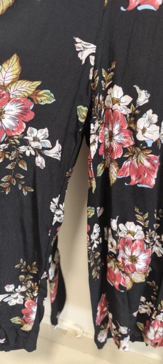Mono Zara flores negro talla M