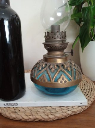 Antiguo quinqué o lampara de aceite